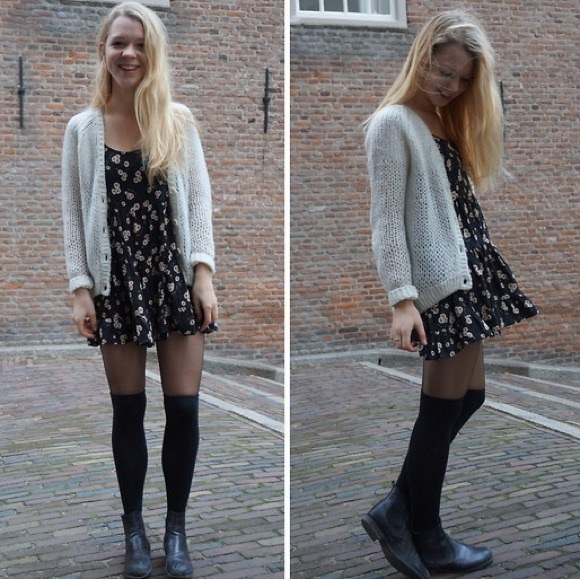 Brandy Melville Cream Floral Rose Print Tiered Ruffle Dress one size fits all - Picture 10 of 13